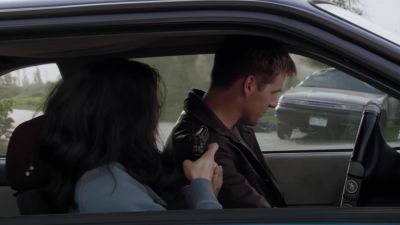 - Where are we going?
- Just drive. - Stargate SG-1