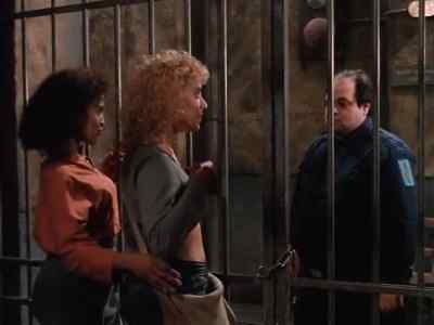 Where are you going?
- Open, it will show. - Prison Heat