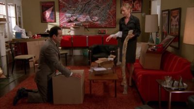 - Where are you putting the trash?
- I'm not! - Monk
