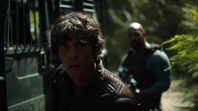 Where are the guards? - The 100