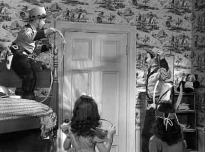 - Where are you?
- In here! - The Fuller Brush Girl