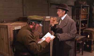- Where is crate C?
- It's over there, sir. - Horror Express