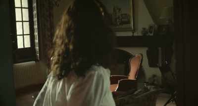 - Where do we put that?
- I prepared your rooms upstairs. - Everybody Knows