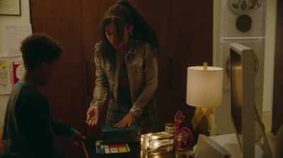 -Where does this key go? -Yeah, there. - Deadly DILF