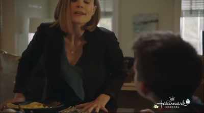 - Where you going?
- My job is sending me to Chicago. - Love to the Rescue