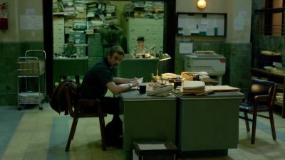 -Where you going?
-Out. Off base. - Narcos