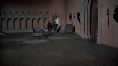 - Where is Her Majesty?
- She is above, my lord. - Richard III