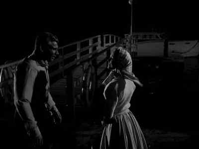 - Where is Lynn?
- Gone. - Female on the Beach