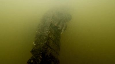 Where prehistoric killers lurk, - Hostile Planet