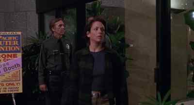 Where is she?
She's gotta be with the firemen. - The Net