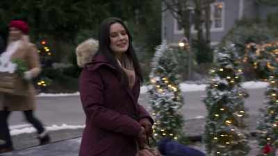 Where should I put it? - The Picture of Christmas