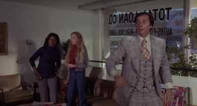 -Where the hell are they?
-Out the back. - Fun with Dick and Jane
