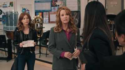 Where were you between
8 and 9 Wednesday evening? - The Spencer Sisters