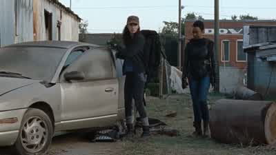 Where'd you learn to disarm bombs? - The Walking Dead
