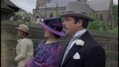 - Where's Birkin?
- With the groom. He's late. - Women in Love