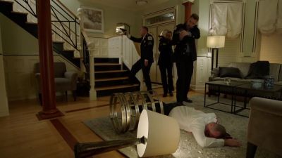 - Where's cover?
- I got you. - Chicago P.D.