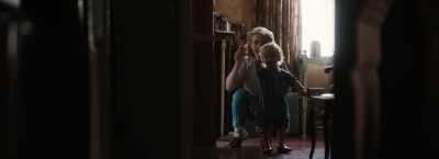 Where's Daddy? He's in there.
Shall we go and find him? - Breathe