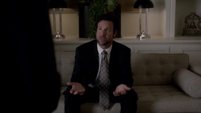 - Where's Goldman?
- I'm in charge today. - Ray Donovan