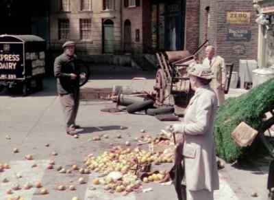 - Where's my horse?
- Stop that! - The Ladykillers