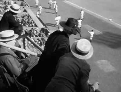 - Where's Lou?
- I don't see him. - The Pride of the Yankees
