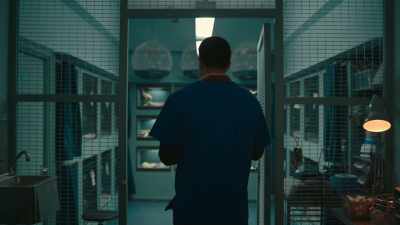 - Where's my mum?
- Help. Quick. He's coming. - Extraordinary