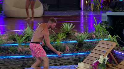 >> WHERE'S MY COWBOY HAT? - Love Island