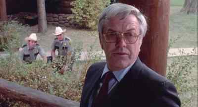 - Where's Renda?
- He's out in back, dead. - Mr. Majestyk