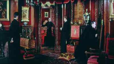 - Where's my trunk?
- They promised to send it right over. - The Cardinal