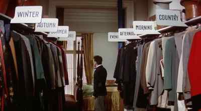 Which clothes does monsieur...
I mean, which trunks? - Around the World in Eighty Days