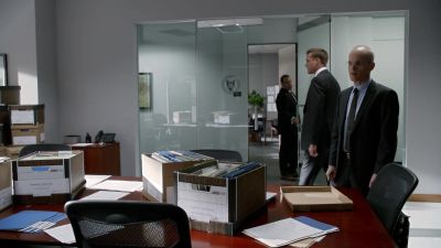 Which lawyer do you
think Woodall called? - Suits