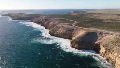 Which traverses the empty distances - Miriam Margolyes: Australia Unmasked