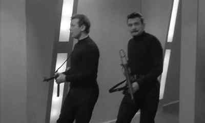 - Which way did they go?
- Look! - Carry On Spying