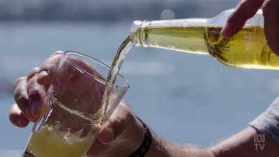 While a Bendigo brewery
becomes the first business - Aussie Inventions That Changed The World