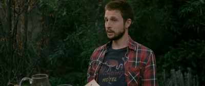 While he was alive,
there was nothing between Lara and me. - Personal Shopper