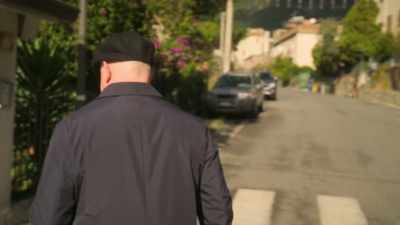While not everyone who lives there
is a member, - Ross Kemp: Mafia and Britain