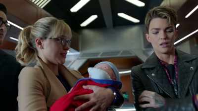 While Oliver Queen was to die
in this Crisis, - Batwoman
