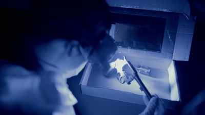 Whilst the gun is fast-tracked
for forensic analysis... - The Detectives: Fighting Organised Crime
