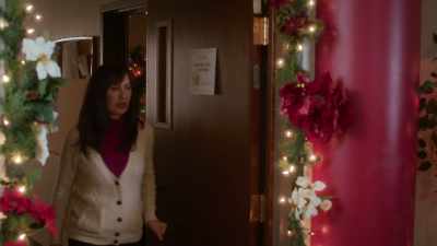 [whimsical music] - A Royal Christmas Holiday