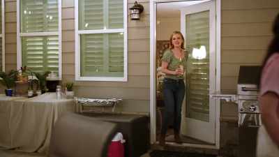 (whispering chatter) - The Neighbors Are Watching