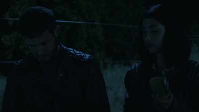 [Whispering
indistinctly] - The Walking Dead: World Beyond