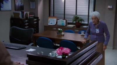 - [whispering]
She's going extremely slow. - Brooklyn Nine-Nine