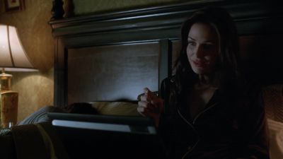 (WHISPERING)
She's up. - Curse of Chucky
