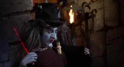 [ Whispering ] We're inside the castle, Freddy, so be very quiet. - Pufnstuf