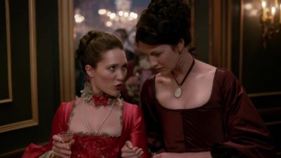 (WHISPERS) So good to see you. - Outlander