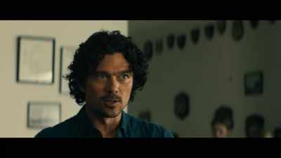[whispers] So last night,
after you left, - Scrublands