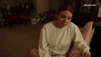(WHISPERS) Yep, I've got
the one bedroom. - Stacey Dooley Sleeps Over