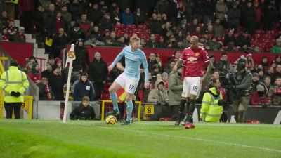 -[whistle blowing]
-[fans roaring] - All or Nothing: Manchester City