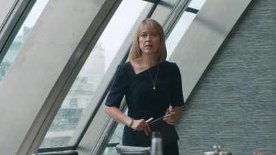 [Whistles]
What a dame! - The Split