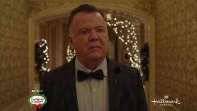 - Whitbey, how lovely
to see you! - A Royal Queens Christmas