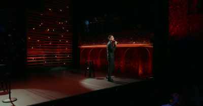 White people have a hard time
communicating - Neal Brennan: 3 Mics